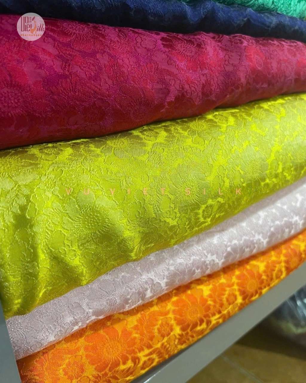 Những mẫu lụa Nha Xá đầy màu sắc
