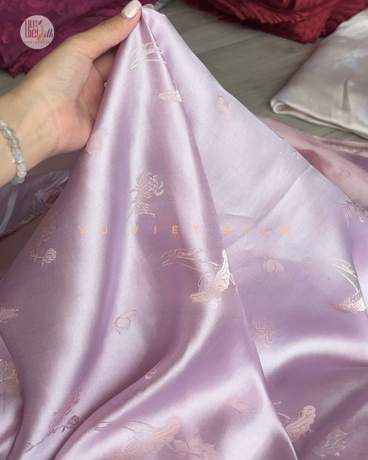 Showroom lụa Nha Xá